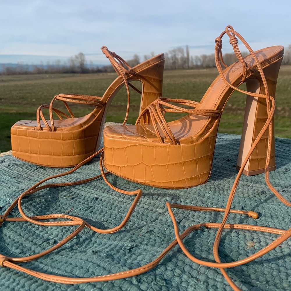 NWOB - SCHUTZ Chunky Platform Lace-up Heel